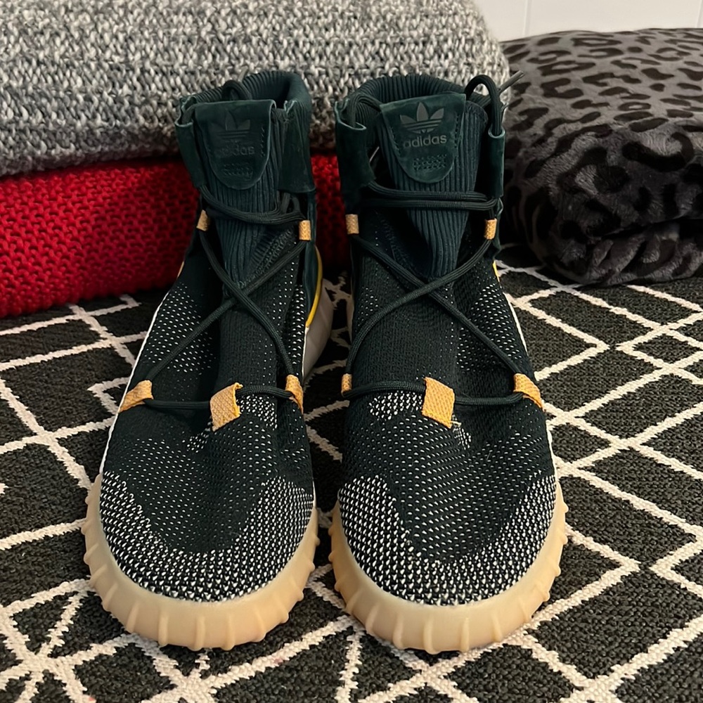 Men’s Adidas Sneakers, Men’s Size 10